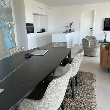 Spacious And Modern With Open Sea View Appartement