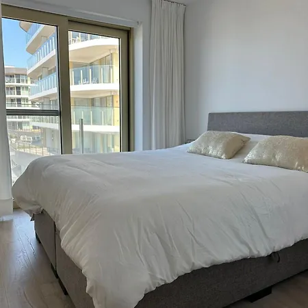 Spacious And Modern With Open Sea View אוסטנדה