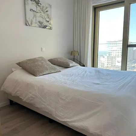 Spacious And Modern With Open Sea View דירה