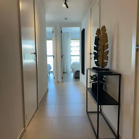 Spacious And Modern With Open Sea View דירה *