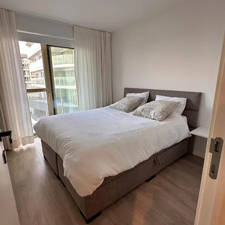 Spacious And Modern With Open Sea View Lägenhet